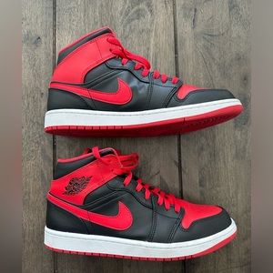 Air Jordan 1 Mid Alternate Bred 2022 Men’s Size 10 Barely Worn!
